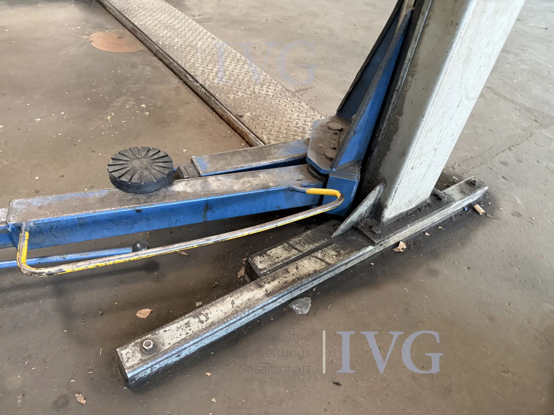 2-koloms hefbrug ZIPPO 1251 – foto 8 – kavel bij IVG, Wilhelmshaven