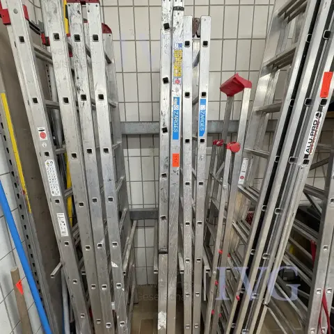 Alu-Steh-/Treppenleiter ZARGES