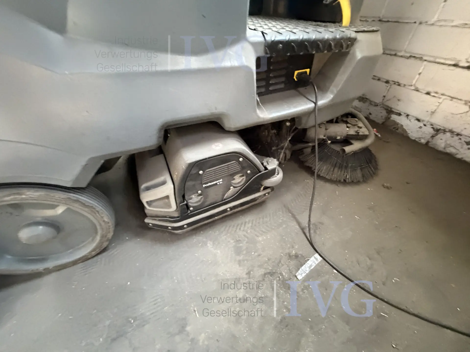 Aufsitzkehrmaschine KÄRCHER Professional B150R – foto 14 – kavel bij IVG, Rödinghausen