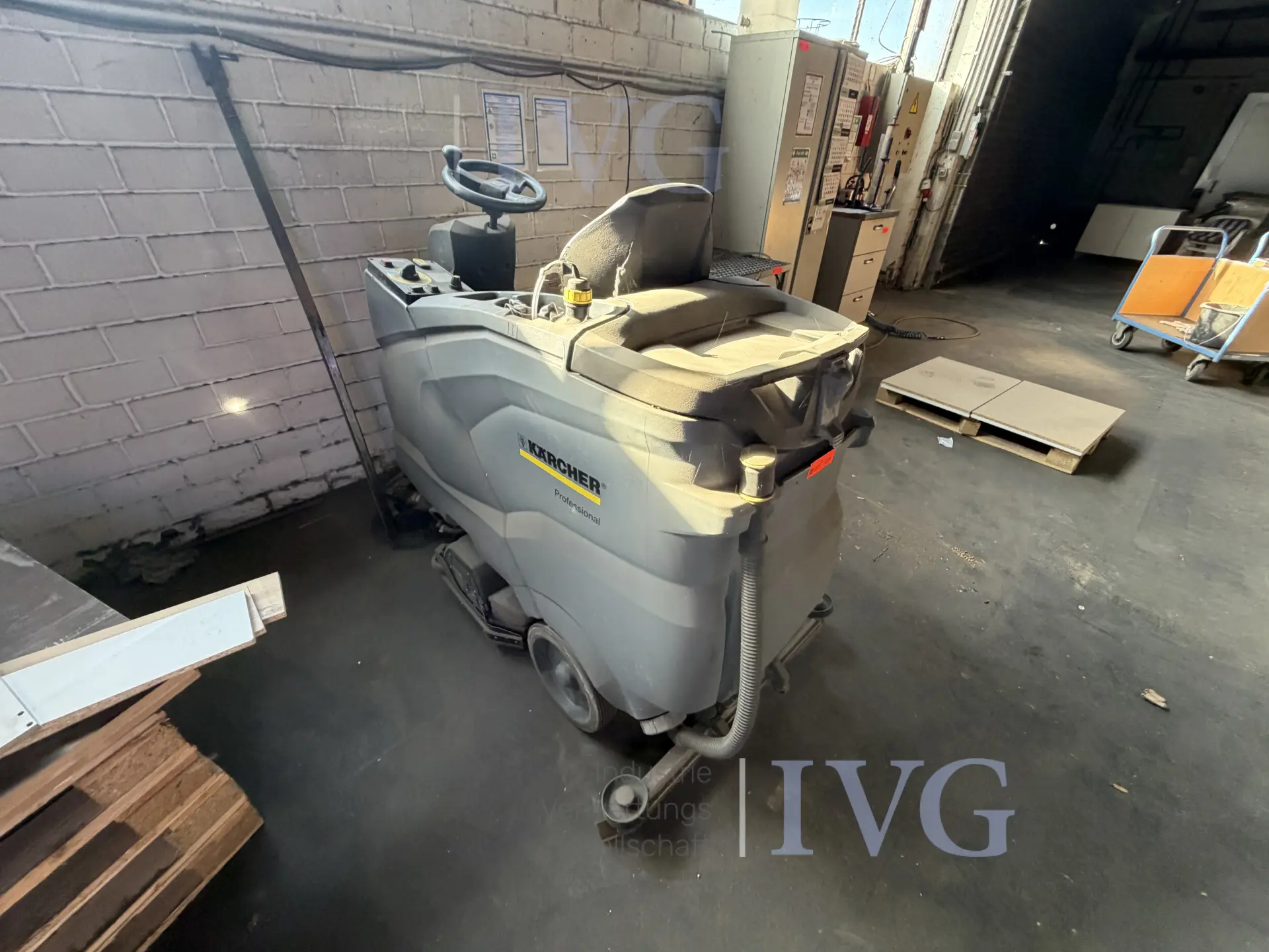 Aufsitzkehrmaschine KÄRCHER Professional B150R – foto 2 – kavel bij IVG, Rödinghausen
