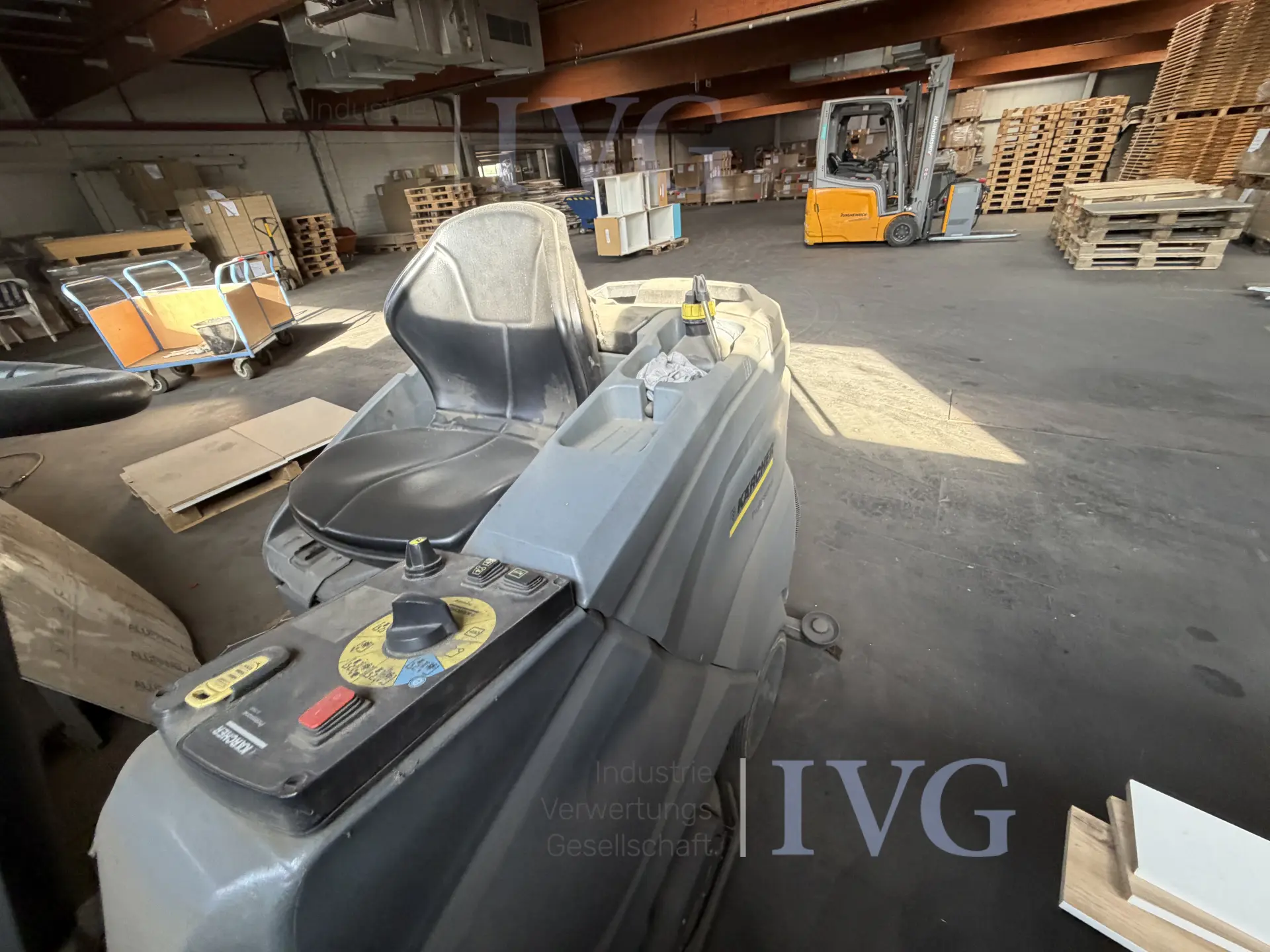 Aufsitzkehrmaschine KÄRCHER Professional B150R – foto 13 – kavel bij IVG, Rödinghausen