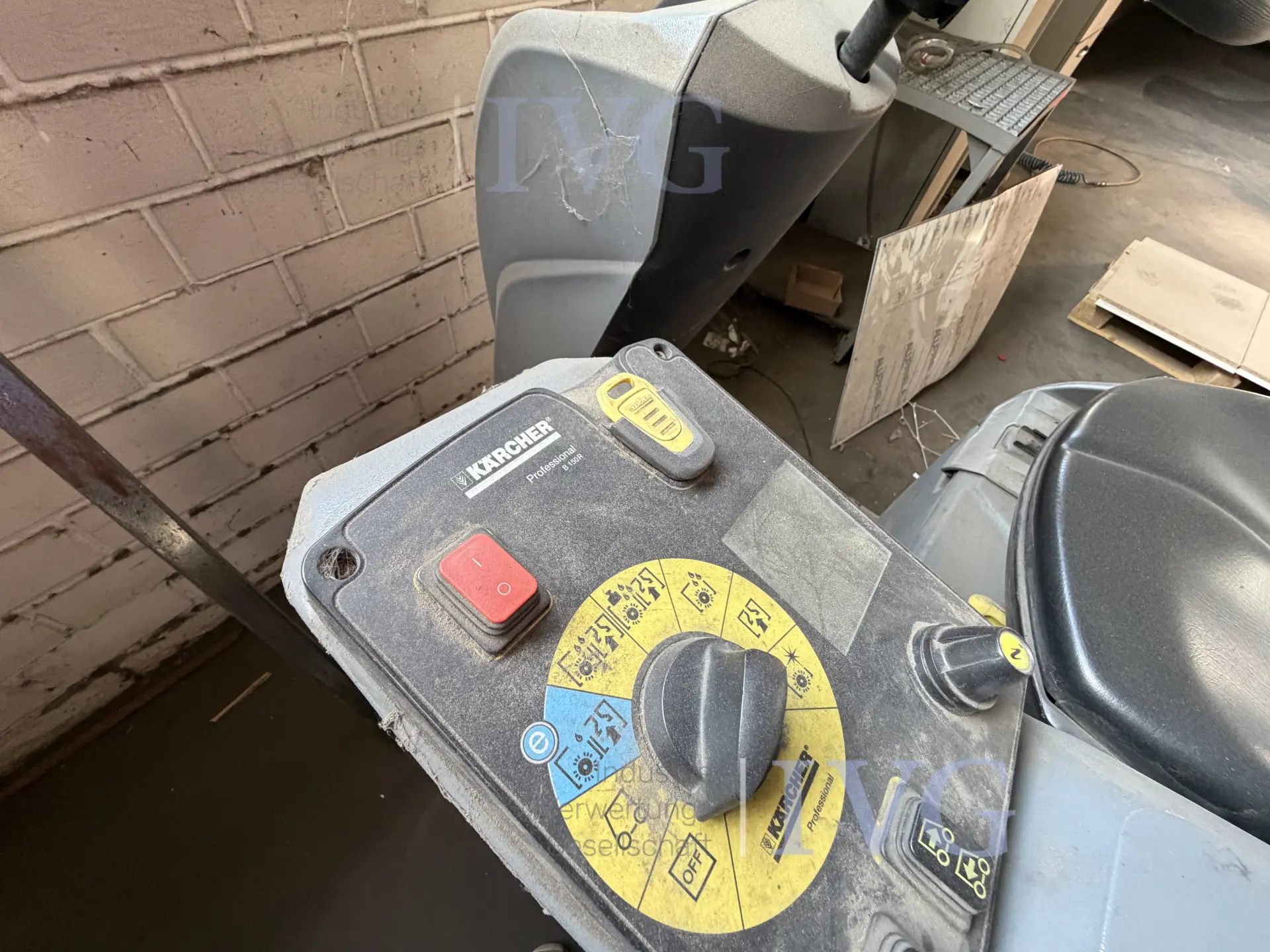 Aufsitzkehrmaschine KÄRCHER Professional B150R – foto 10 – kavel bij IVG, Rödinghausen