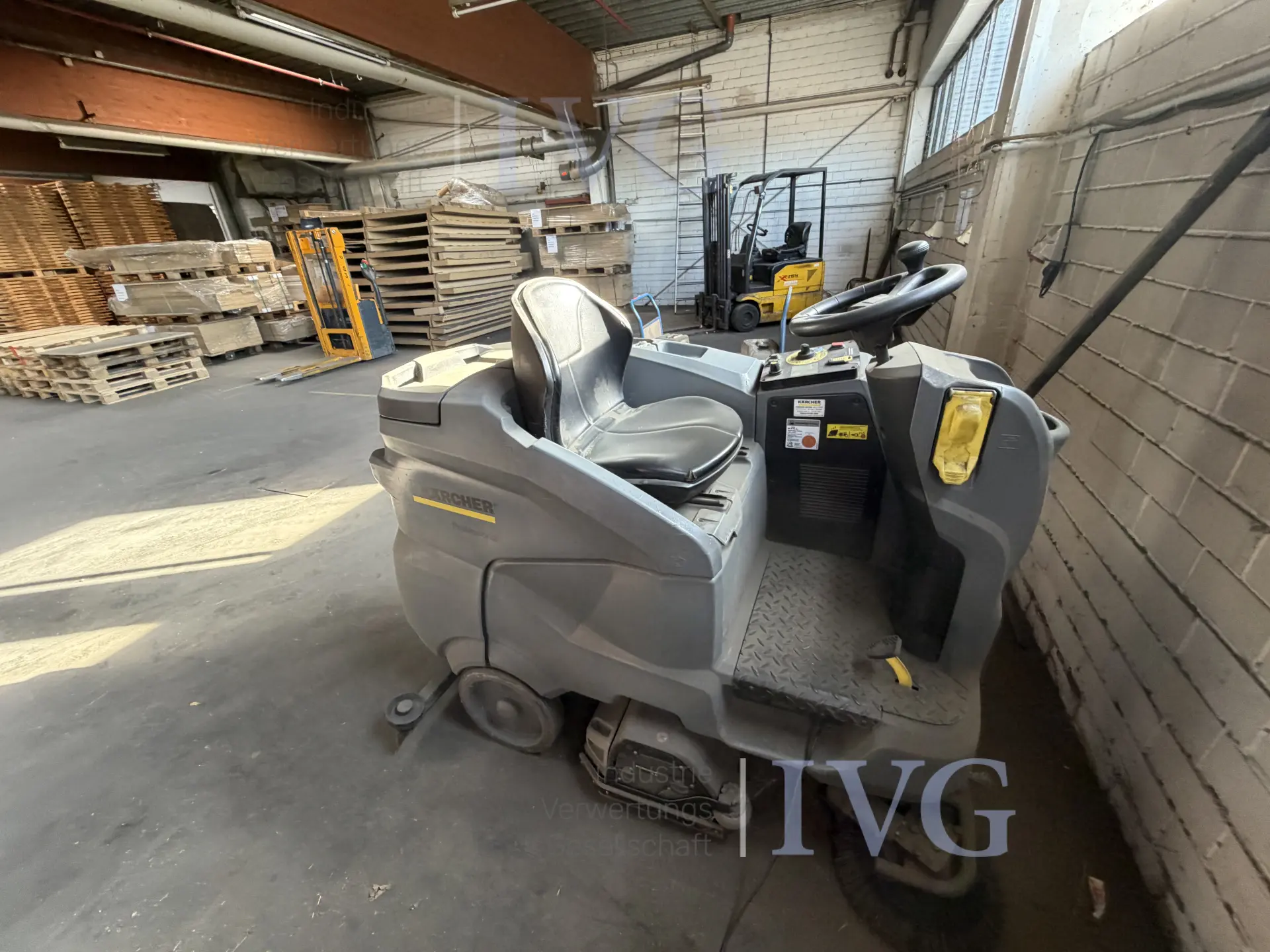 Aufsitzkehrmaschine KÄRCHER Professional B150R – foto 3 – kavel bij IVG, Rödinghausen