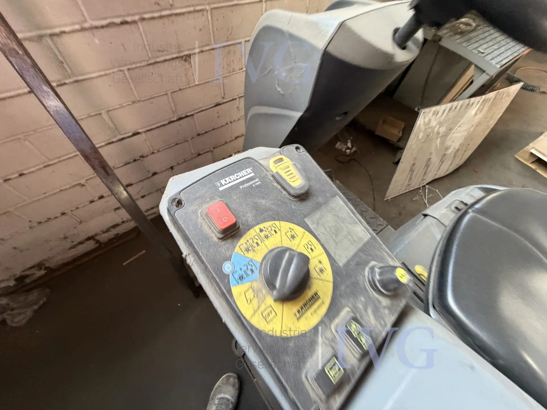 Aufsitzkehrmaschine KÄRCHER Professional B150R – foto 12 – kavel bij IVG, Rödinghausen