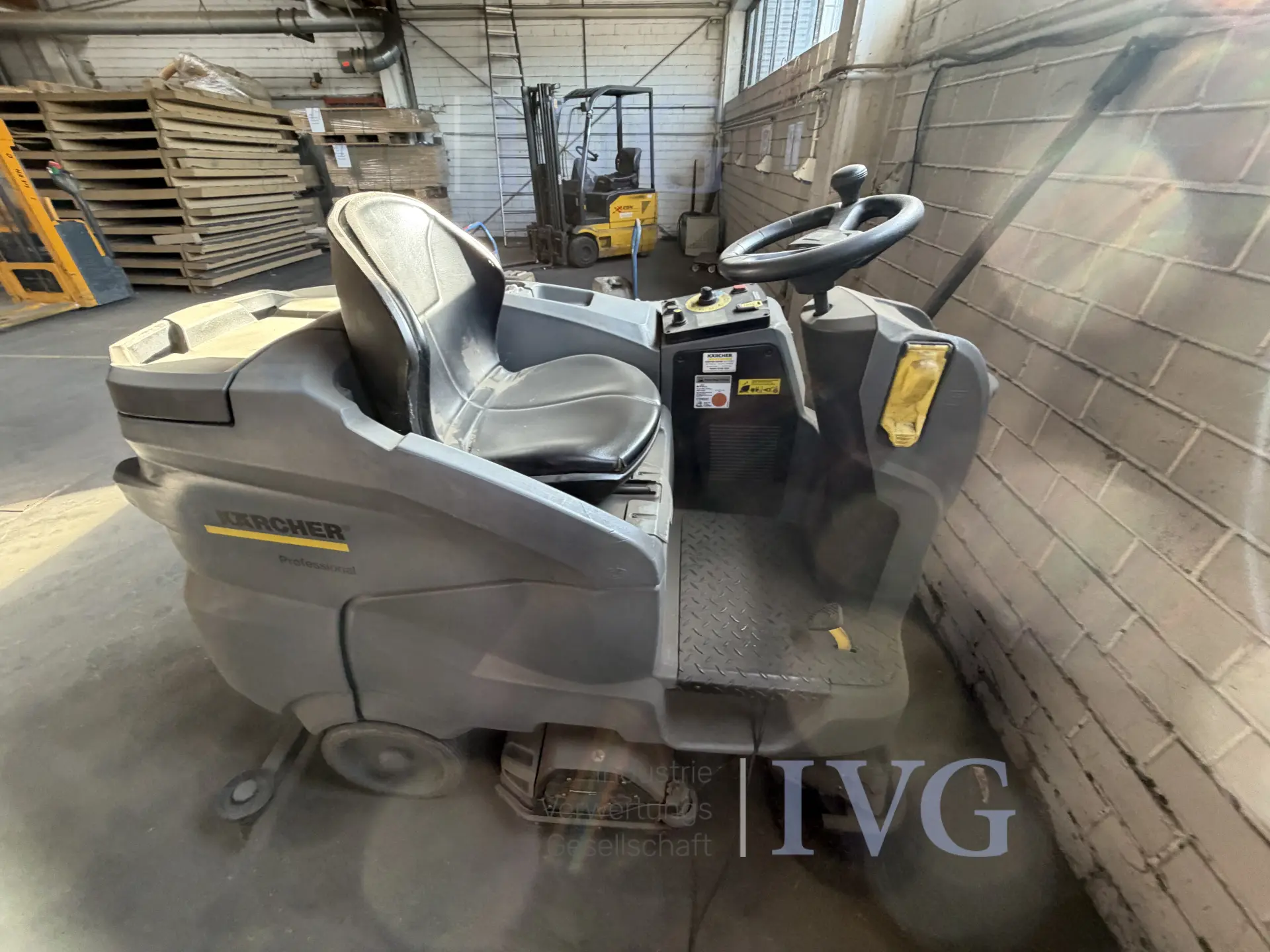 Aufsitzkehrmaschine KÄRCHER Professional B150R – foto 4 – kavel bij IVG, Rödinghausen