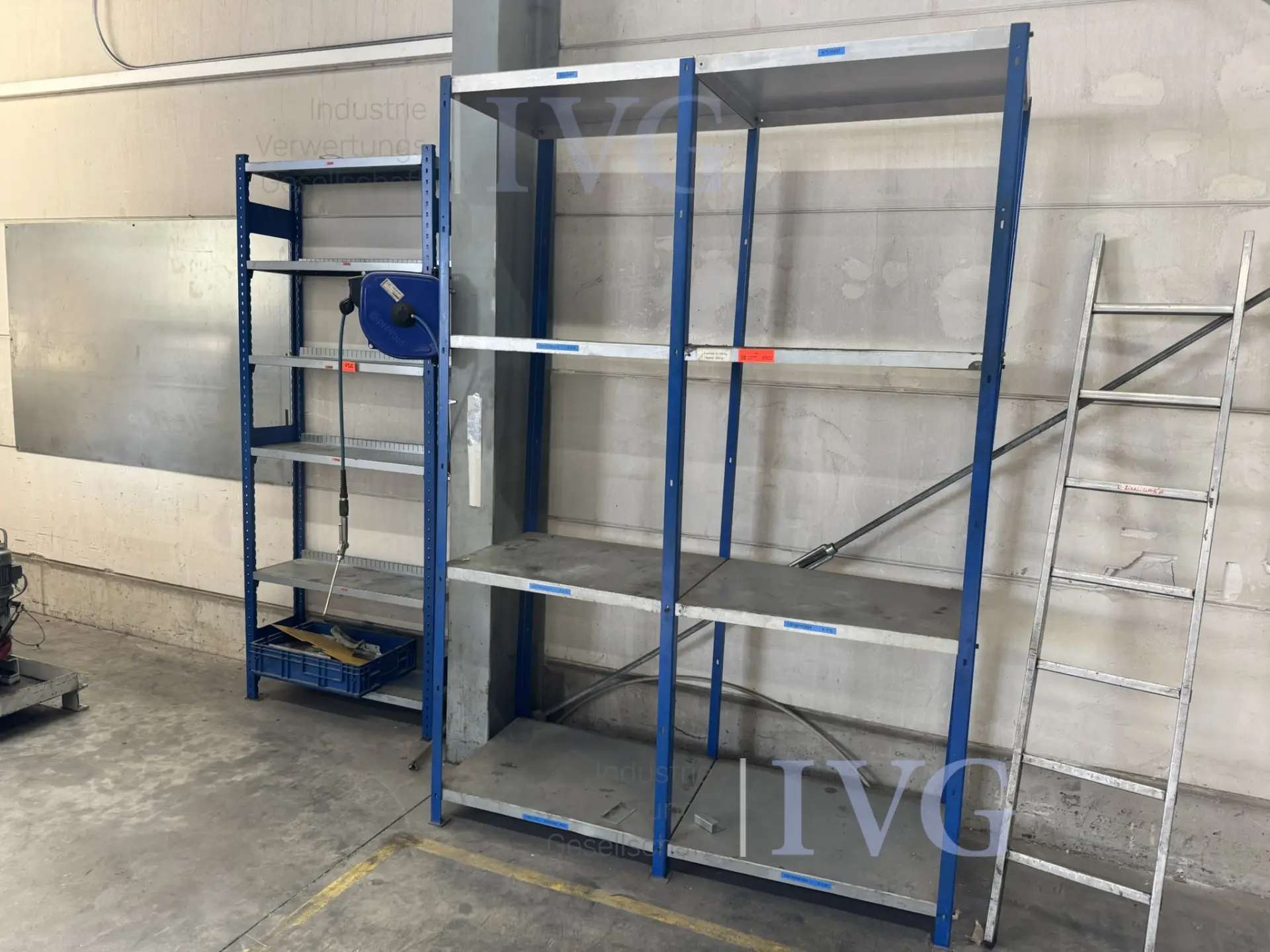 Stahl-Schraubregal (blau) – kavel bij IVG, Gaimersheim