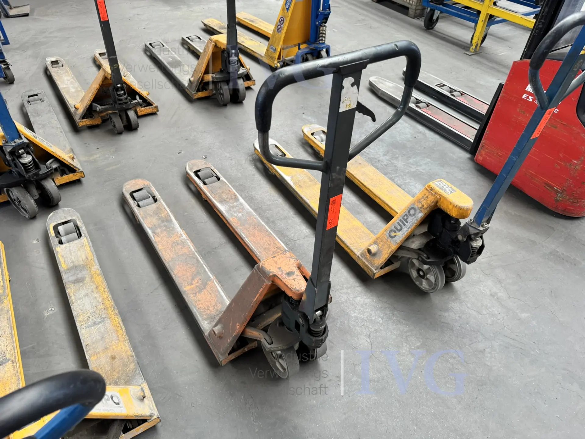 Gabelhubwagen (orange) – kavel bij IVG, Gaimersheim