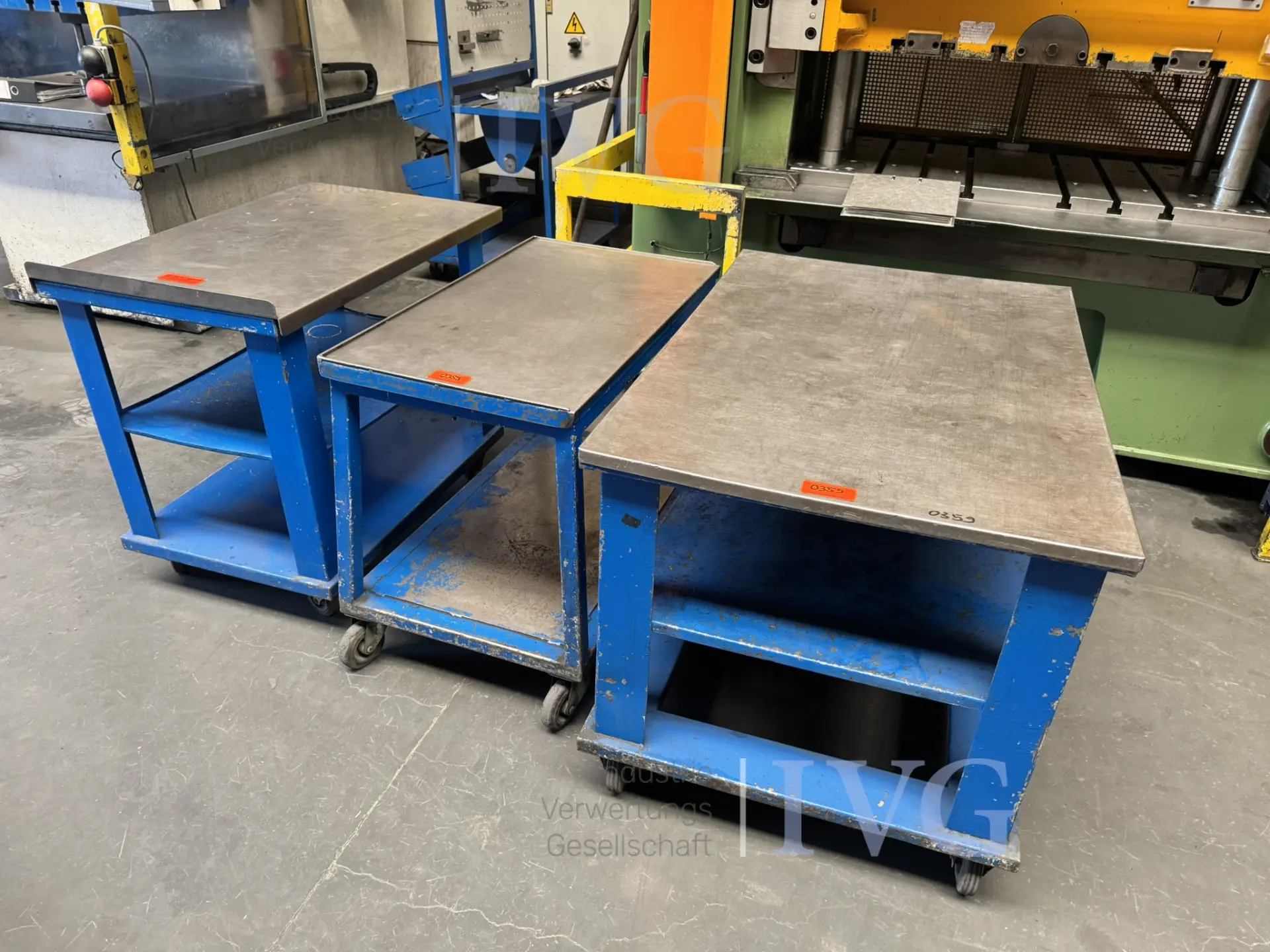 Etagenrollwagen (blau) – kavel bij IVG, Gaimersheim