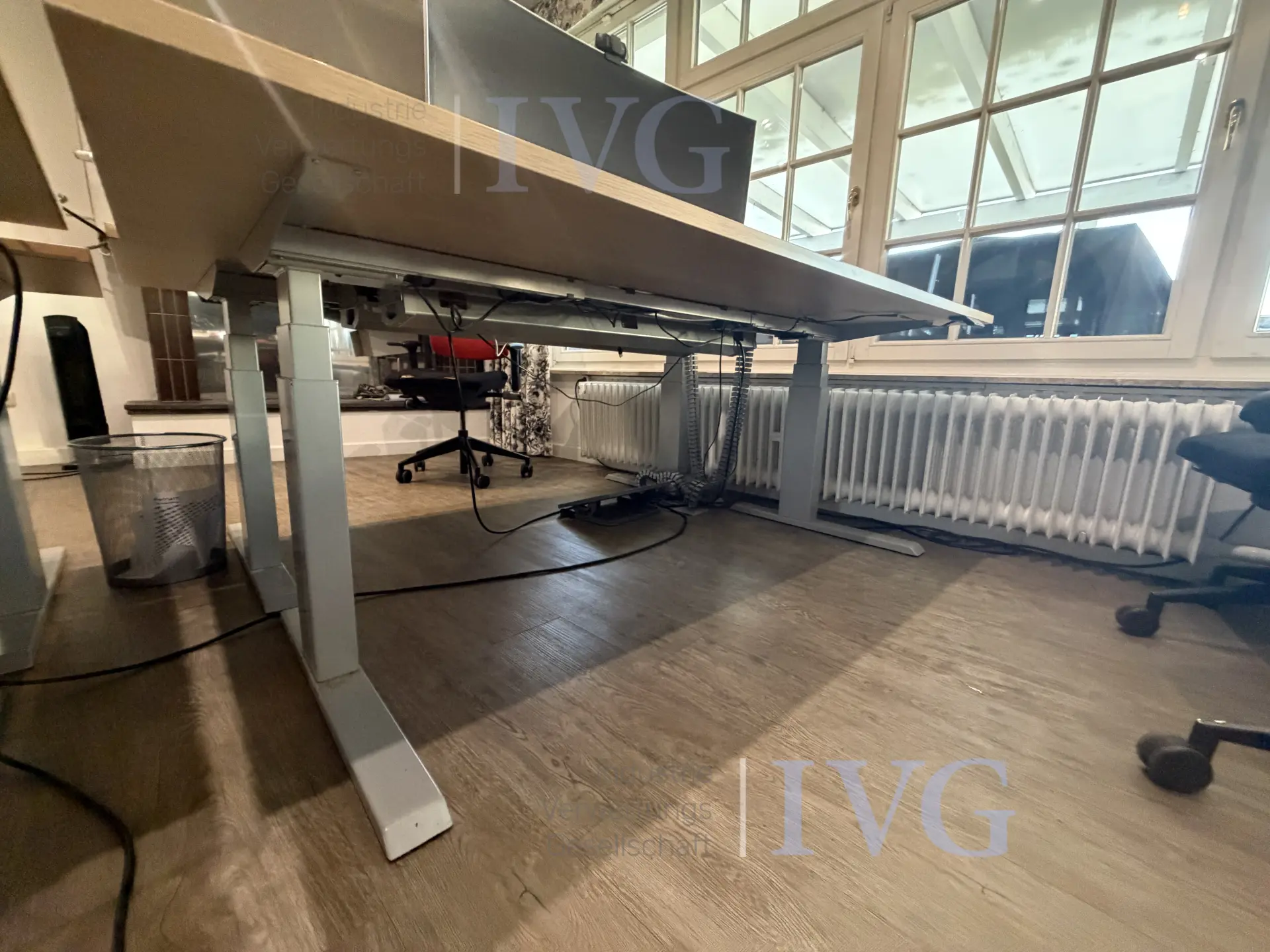 elektrisch in hoogte verstelbare bureaus – foto 9 – kavel bij IVG, Bad Salzuflen