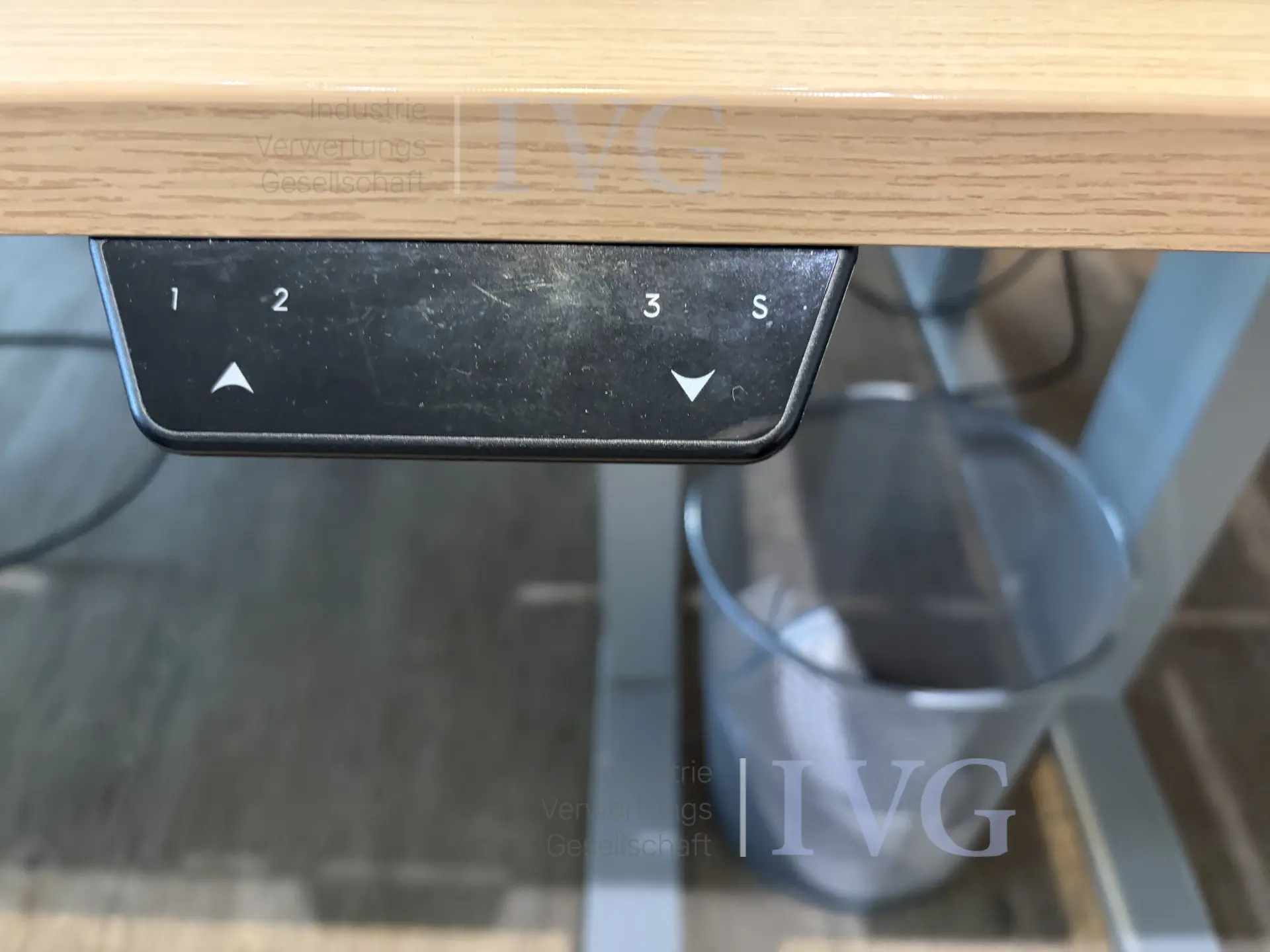 elektrisch in hoogte verstelbare bureaus – foto 4 – kavel bij IVG, Bad Salzuflen