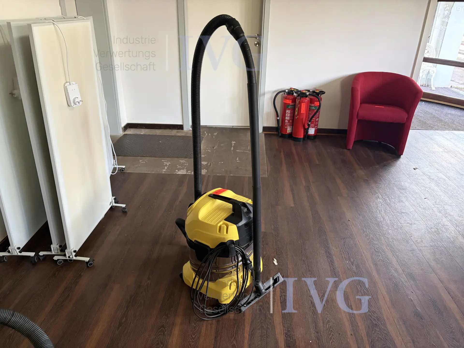 Industriesauger KÄRCHER WD 4 P S – foto 2 – kavel bij IVG, Bad Salzuflen