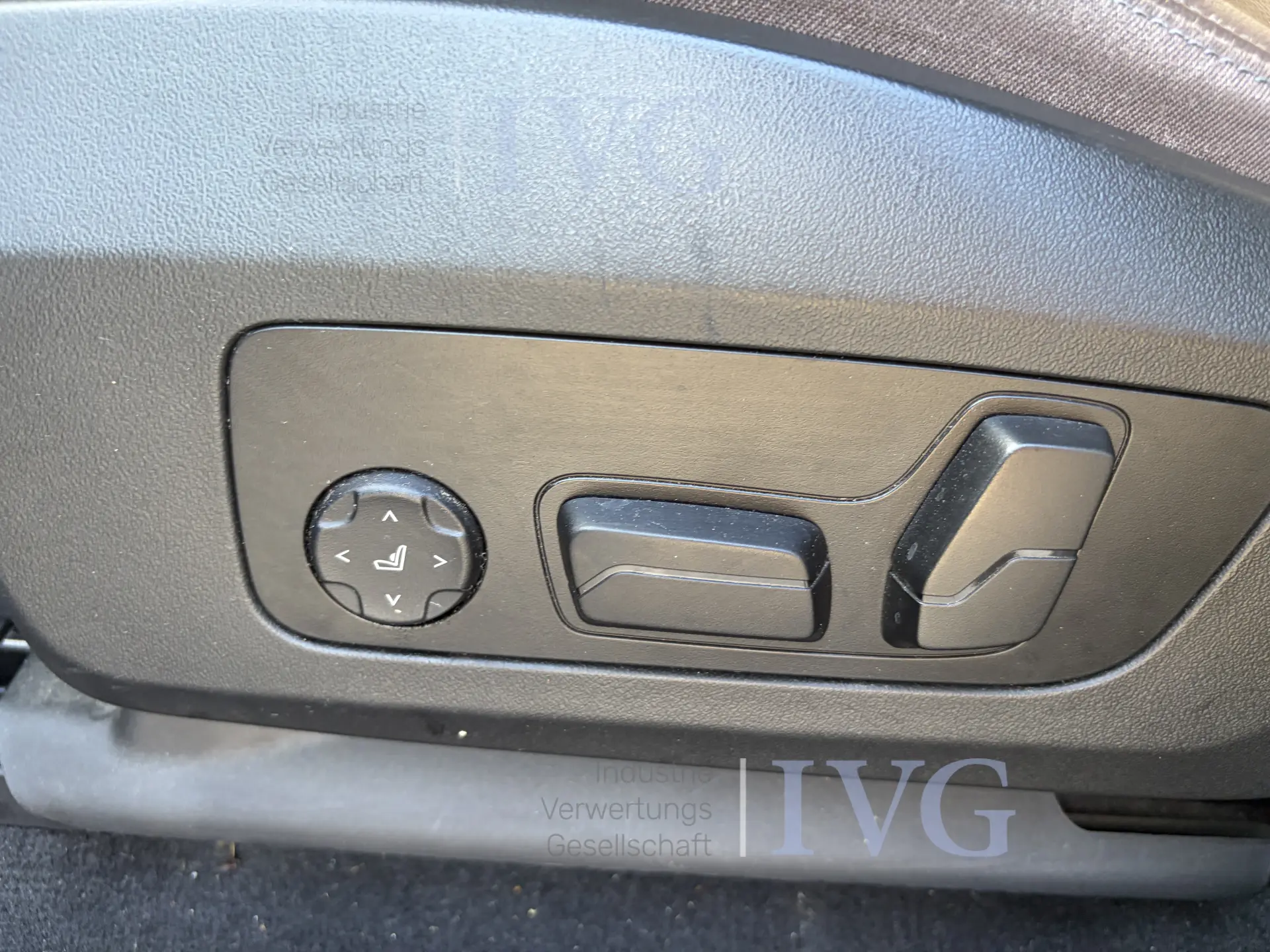 BMW iX1 xDrive30 stationwagen – foto 25 – kavel bij IVG, Bad Salzuflen