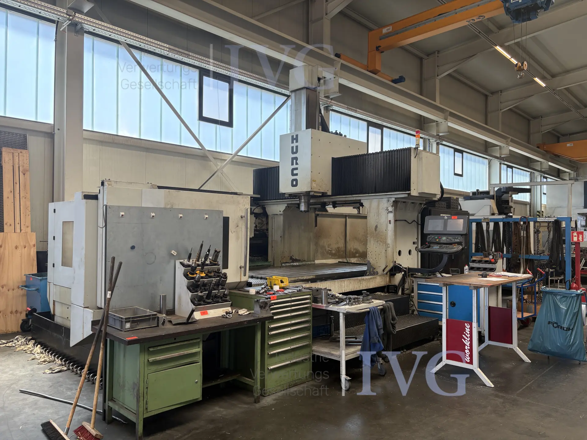 Online-Auktion – S. P. Maier Metallverarbeitung GmbH: 5-Achs-Bearbeitungszentrum HURCO VTXU, 3-Achs Portalfräsmaschine HURCO DCX32/50T & CNC-Drehmaschine HURCO TMM8I