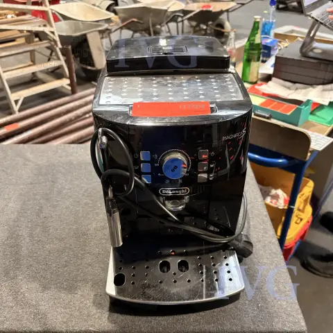 Кофемашина DELONGHI Magnifica S