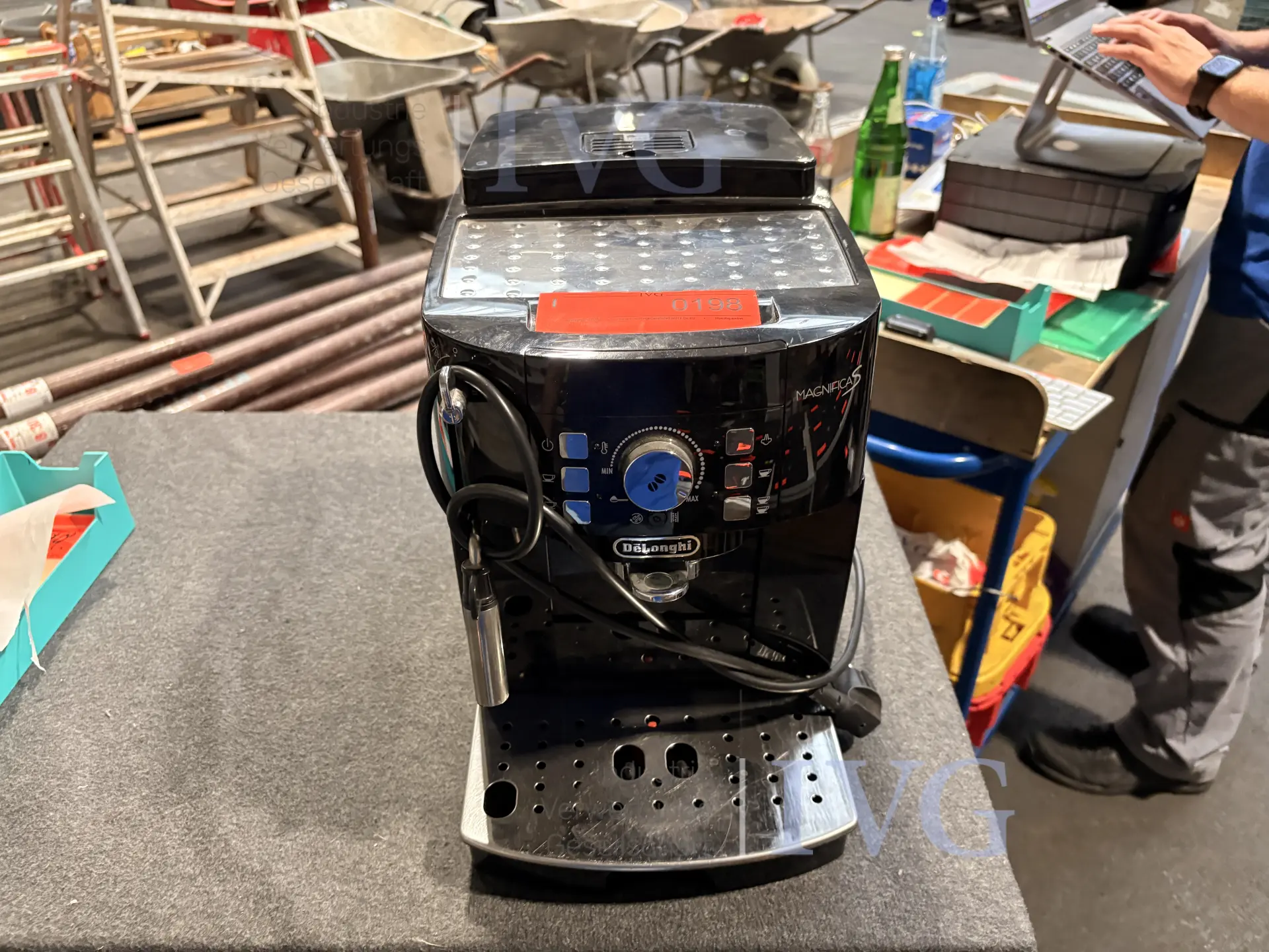 Kaffeevollautomat DELONGHI Magnifica S – kavel bij IVG, Kirchlengern