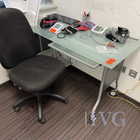 Скляний письмовий стіл