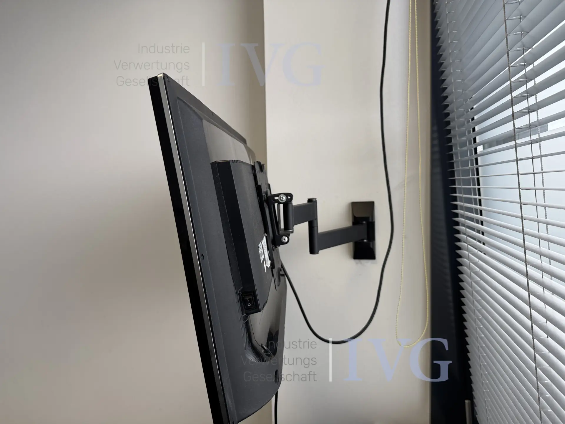 Flachbildmonitor GRUNDIG – foto 2 – kavel bij IVG, Düsseldorf