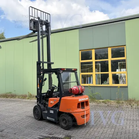 DOOSAN G 30 G gas forklift
