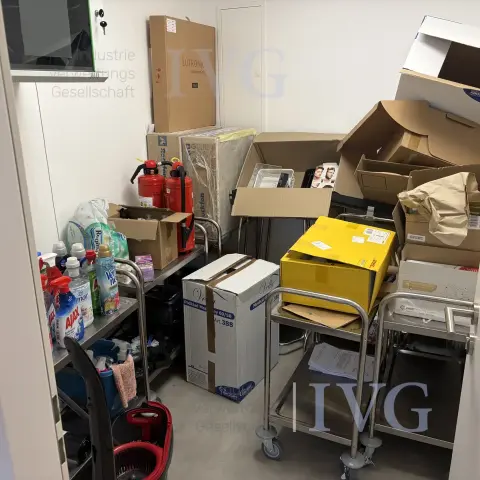 Storage room equipment