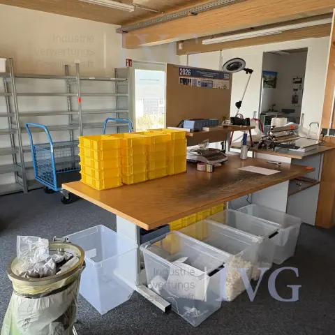 Elektrisch höhenverstellbarer Arbeitstisch