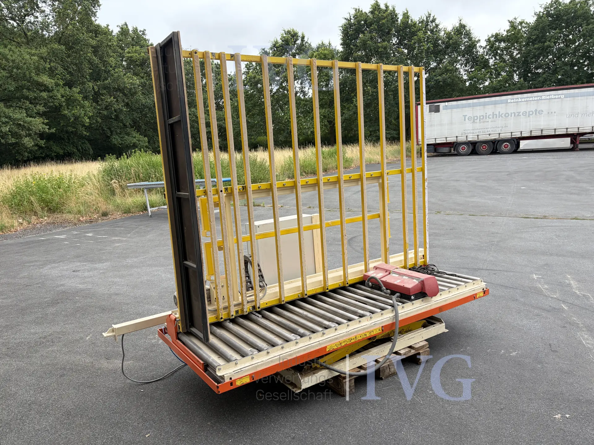 Heftafel met schaarmechanisme en stootrand – foto 14 – kavel bij IVG, Salzkotten-Mantinghausen