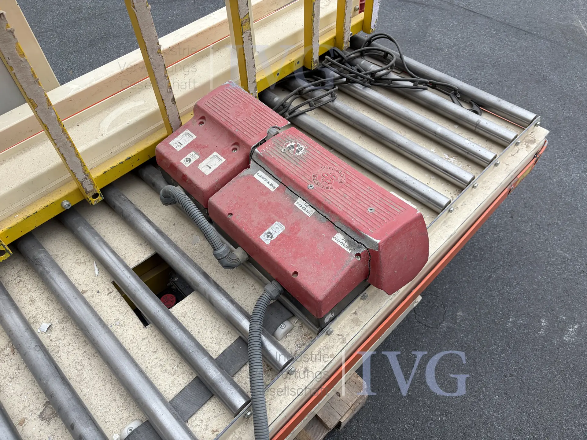 Heftafel met schaarmechanisme en stootrand – foto 6 – kavel bij IVG, Salzkotten-Mantinghausen