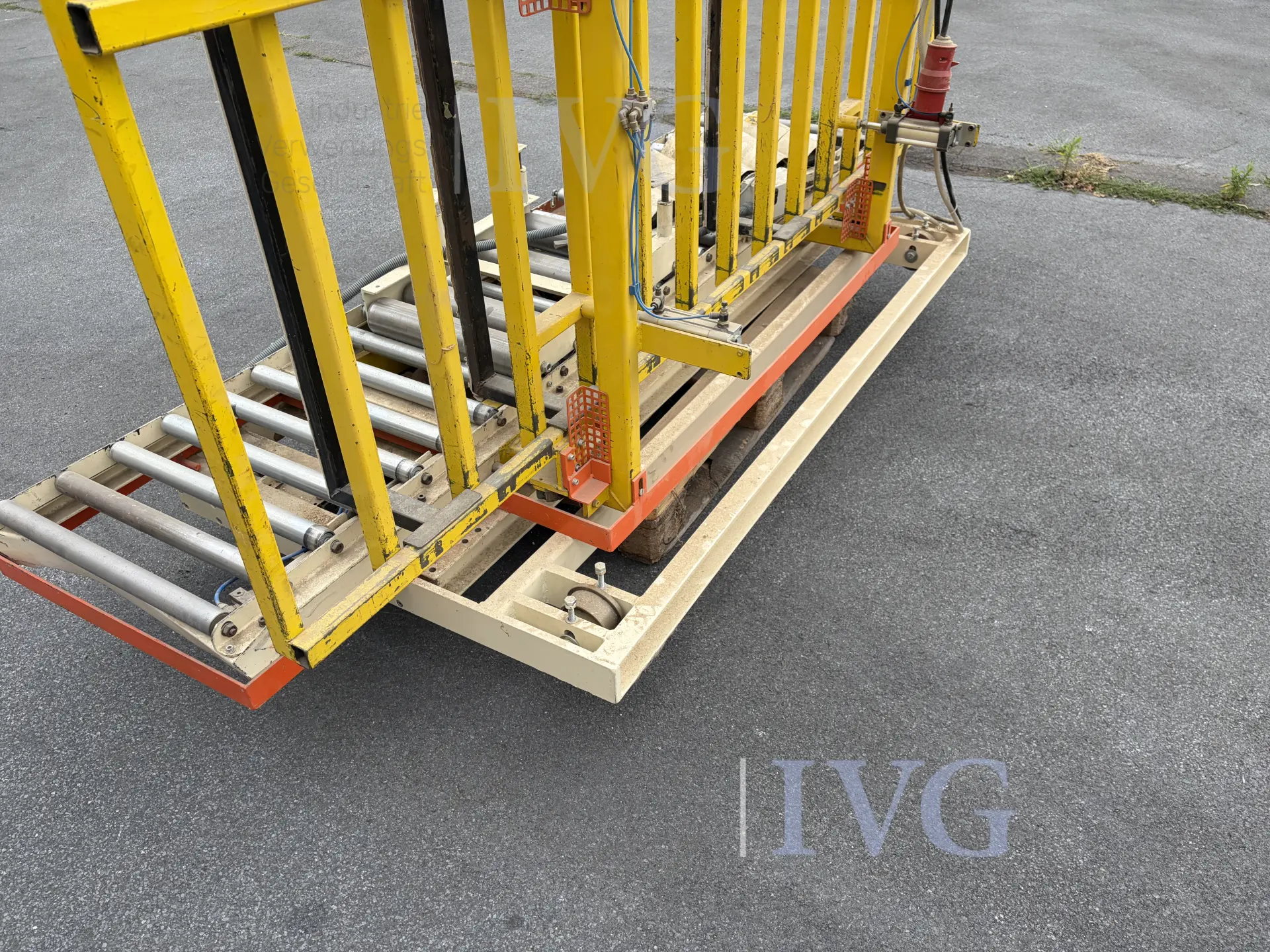 Heftafel met schaarmechanisme en stootrand – foto 15 – kavel bij IVG, Salzkotten-Mantinghausen