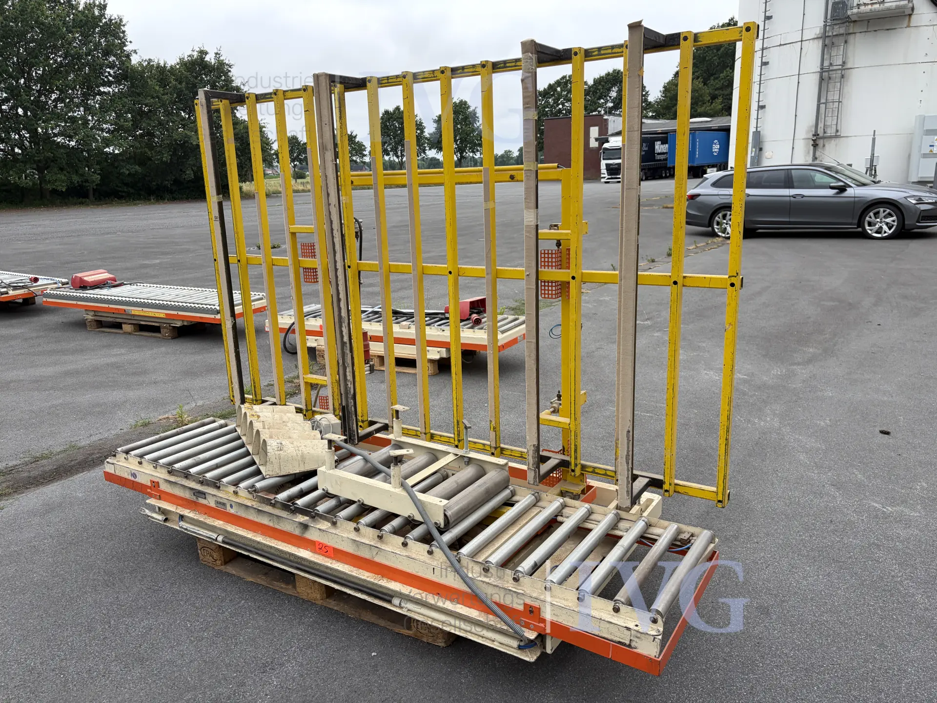 Heftafel met schaarmechanisme en stootrand – foto 2 – kavel bij IVG, Salzkotten-Mantinghausen
