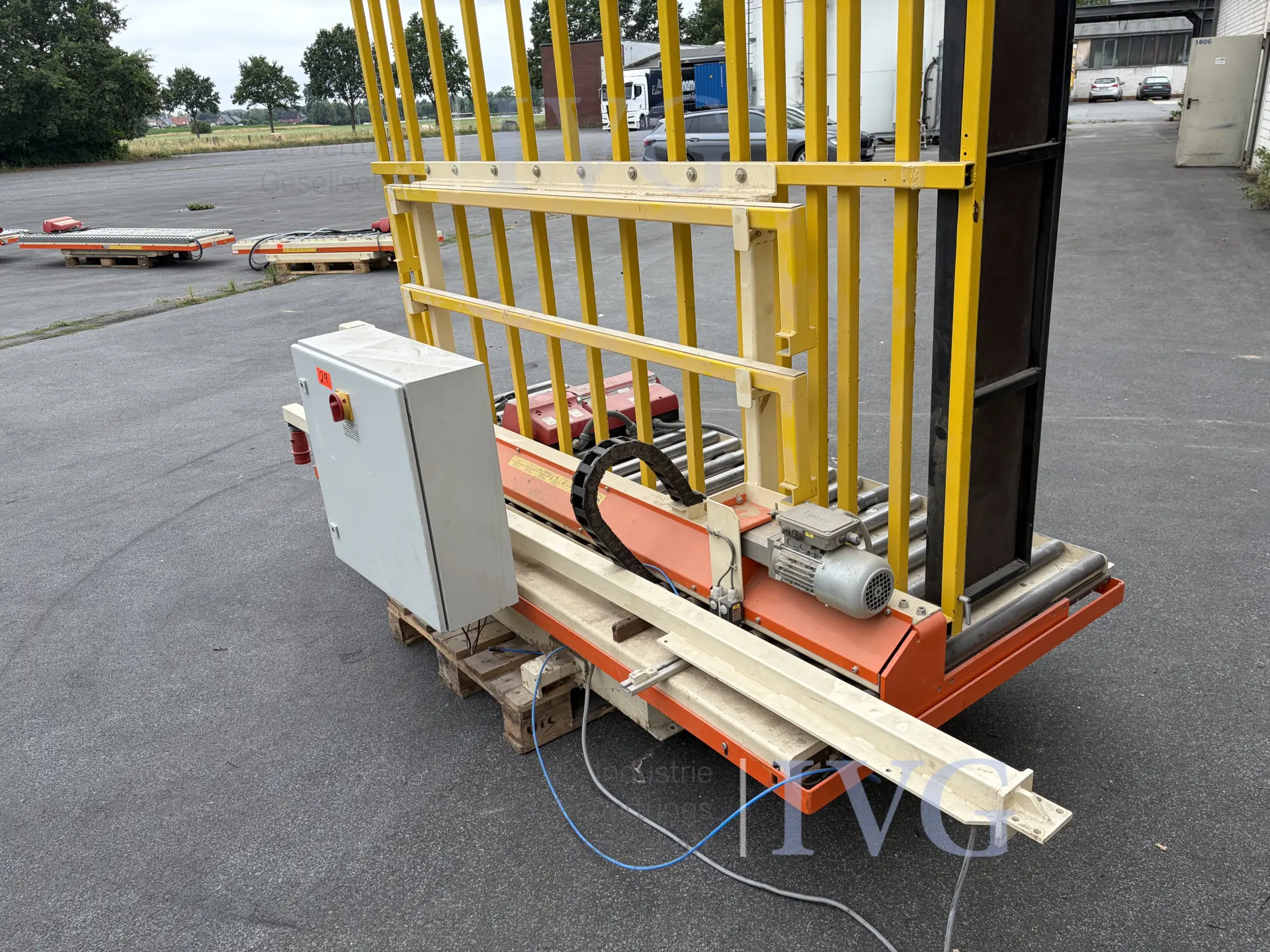 Heftafel met schaarmechanisme en stootrand – foto 13 – kavel bij IVG, Salzkotten-Mantinghausen