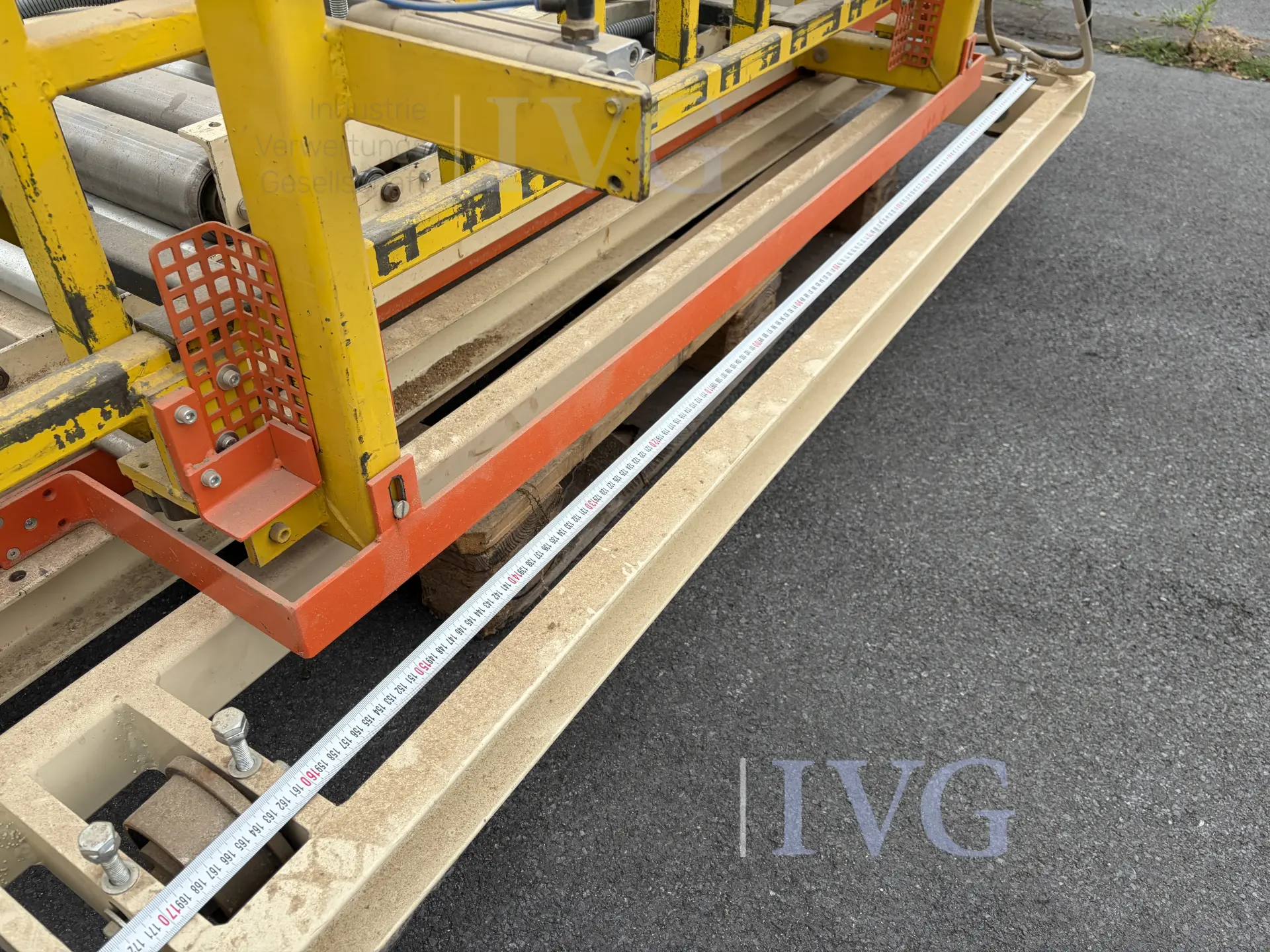 Heftafel met schaarmechanisme en stootrand – foto 16 – kavel bij IVG, Salzkotten-Mantinghausen
