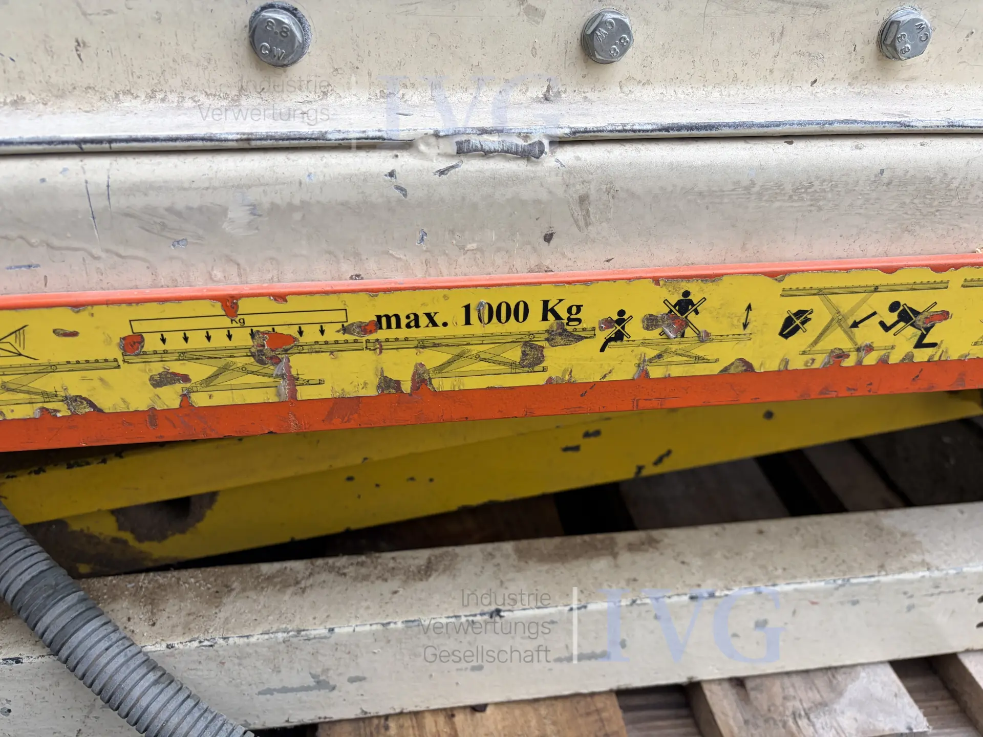 Heftafel met schaarmechanisme en stootrand – foto 4 – kavel bij IVG, Salzkotten-Mantinghausen
