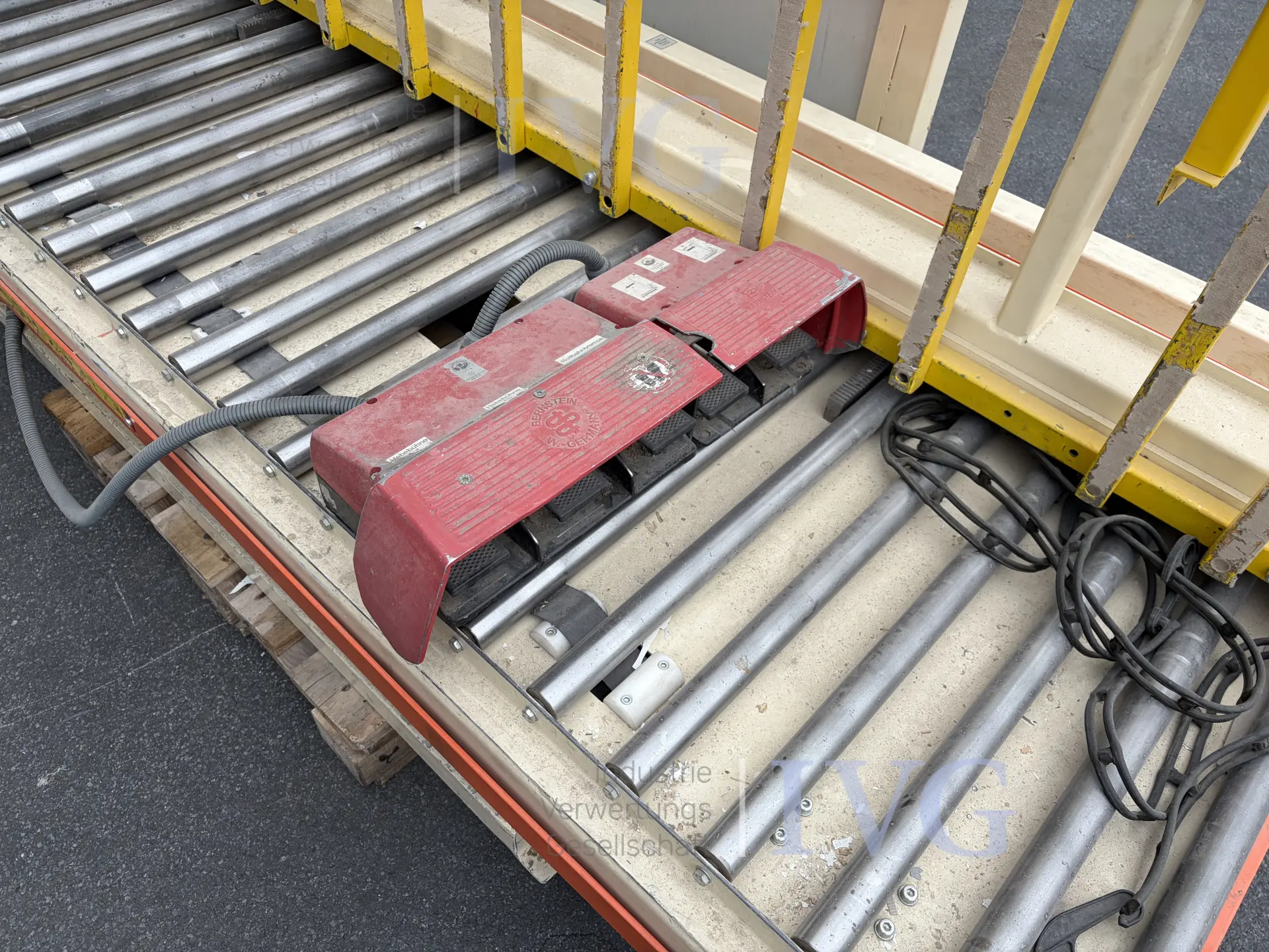Heftafel met schaarmechanisme en stootrand – foto 5 – kavel bij IVG, Salzkotten-Mantinghausen