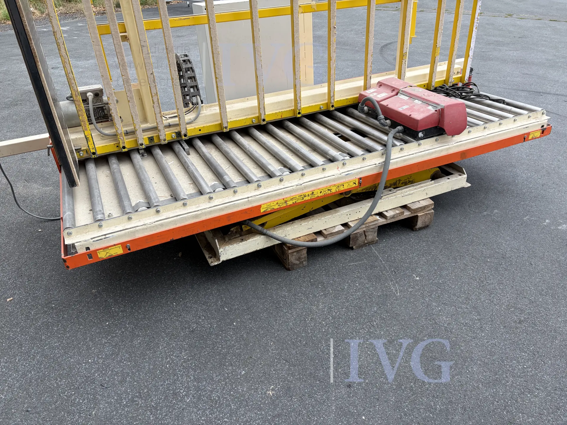 Heftafel met schaarmechanisme en stootrand – foto 3 – kavel bij IVG, Salzkotten-Mantinghausen
