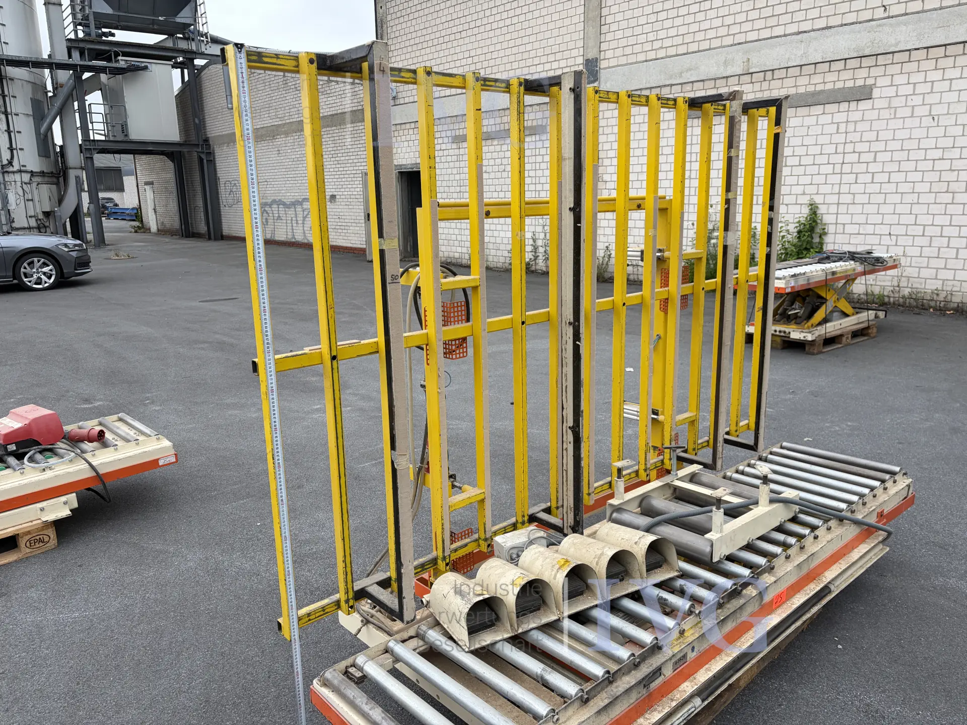 Heftafel met schaarmechanisme en stootrand – foto 11 – kavel bij IVG, Salzkotten-Mantinghausen
