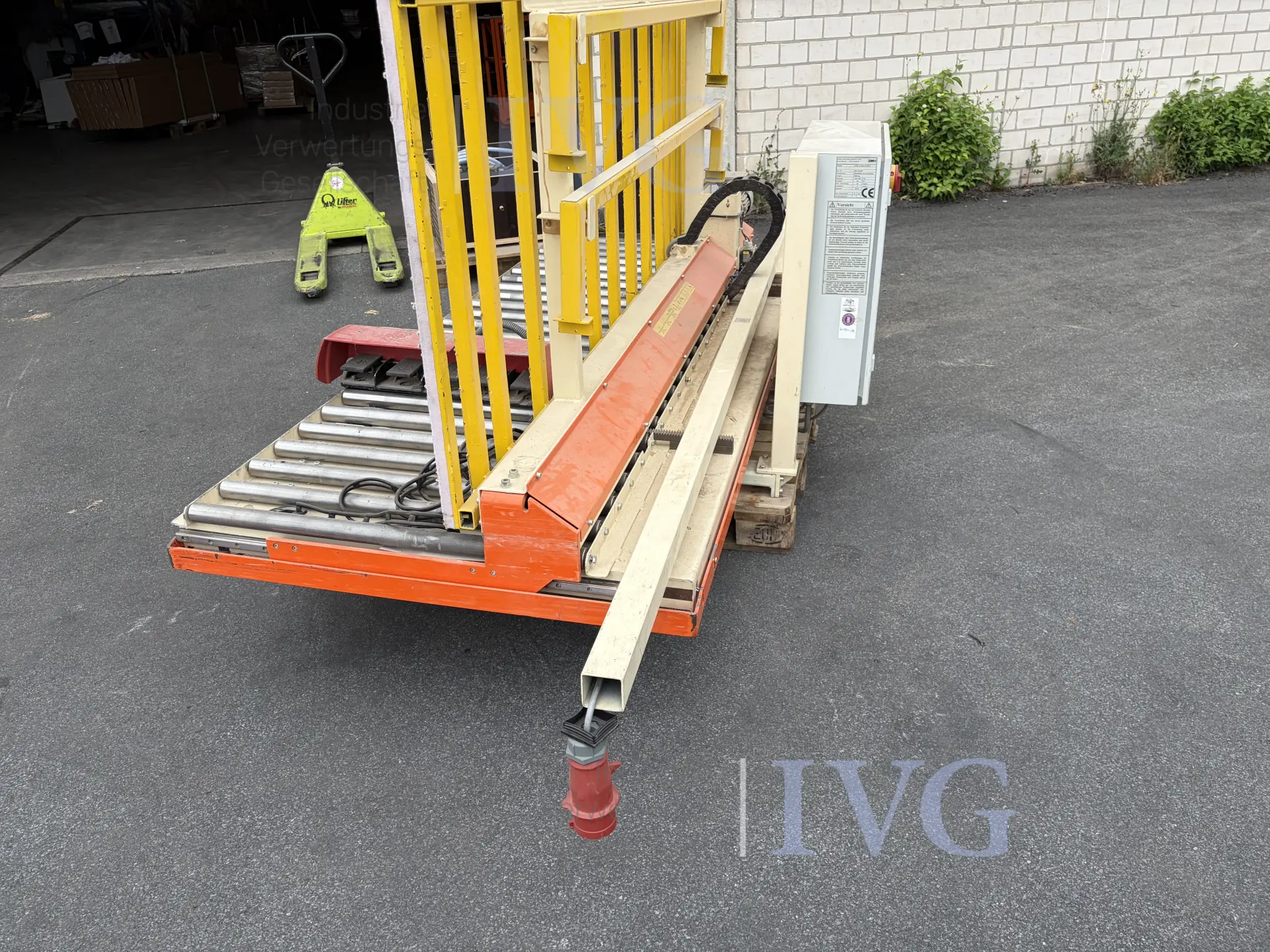 Heftafel met schaarmechanisme en stootrand – foto 10 – kavel bij IVG, Salzkotten-Mantinghausen