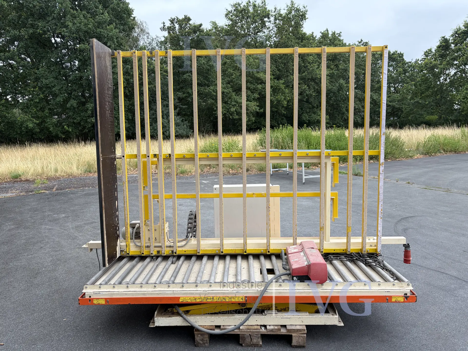 Heftafel met schaarmechanisme en stootrand – foto 2 – kavel bij IVG, Salzkotten-Mantinghausen