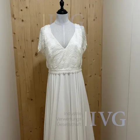 Brautkleid KLEIDER MACHEN BRÄUTE J. Stocker