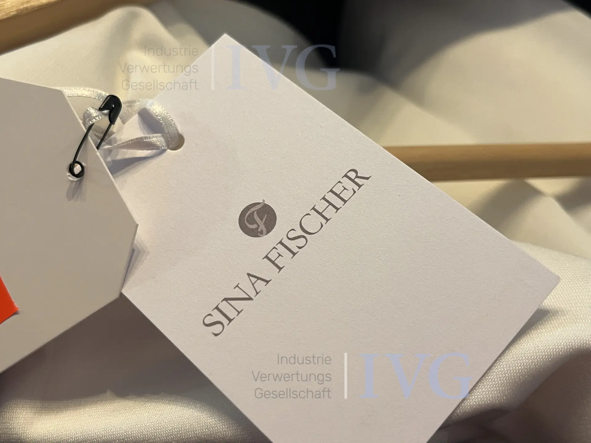 Bruidstopje SINA FISCHER Yvi – foto 5 – kavel bij IVG, Amstetten