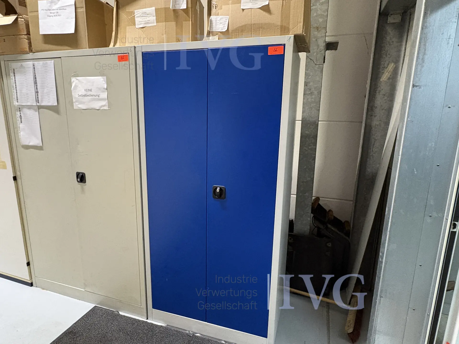 Stahl-Schrank (grau/blau) – foto 2 – kavel bij IVG, Neuenburg