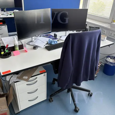 OKA electrically height-adjustable desk