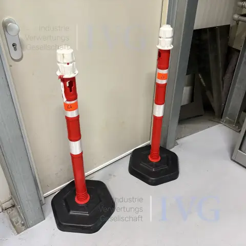 Plastikowe słupki zaporowe (czerwono-białe)