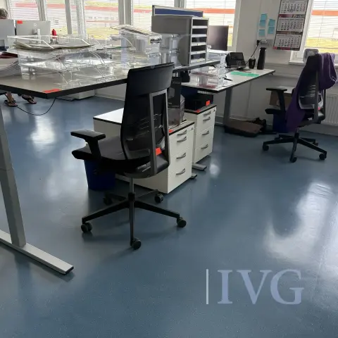 OKA electrically height-adjustable desks