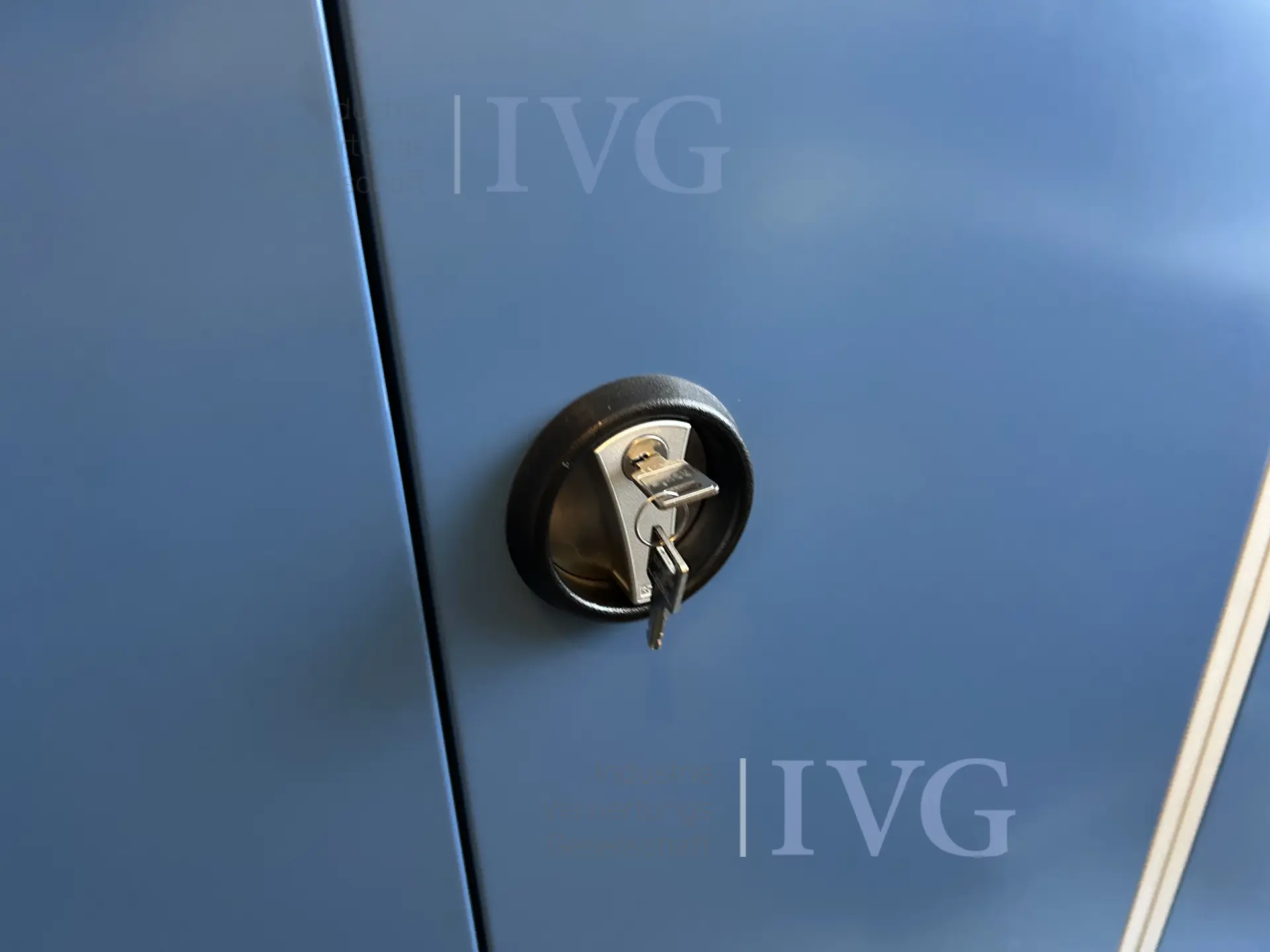 Stalen kasten (blauw) – foto 4 – kavel bij IVG, Bielefeld