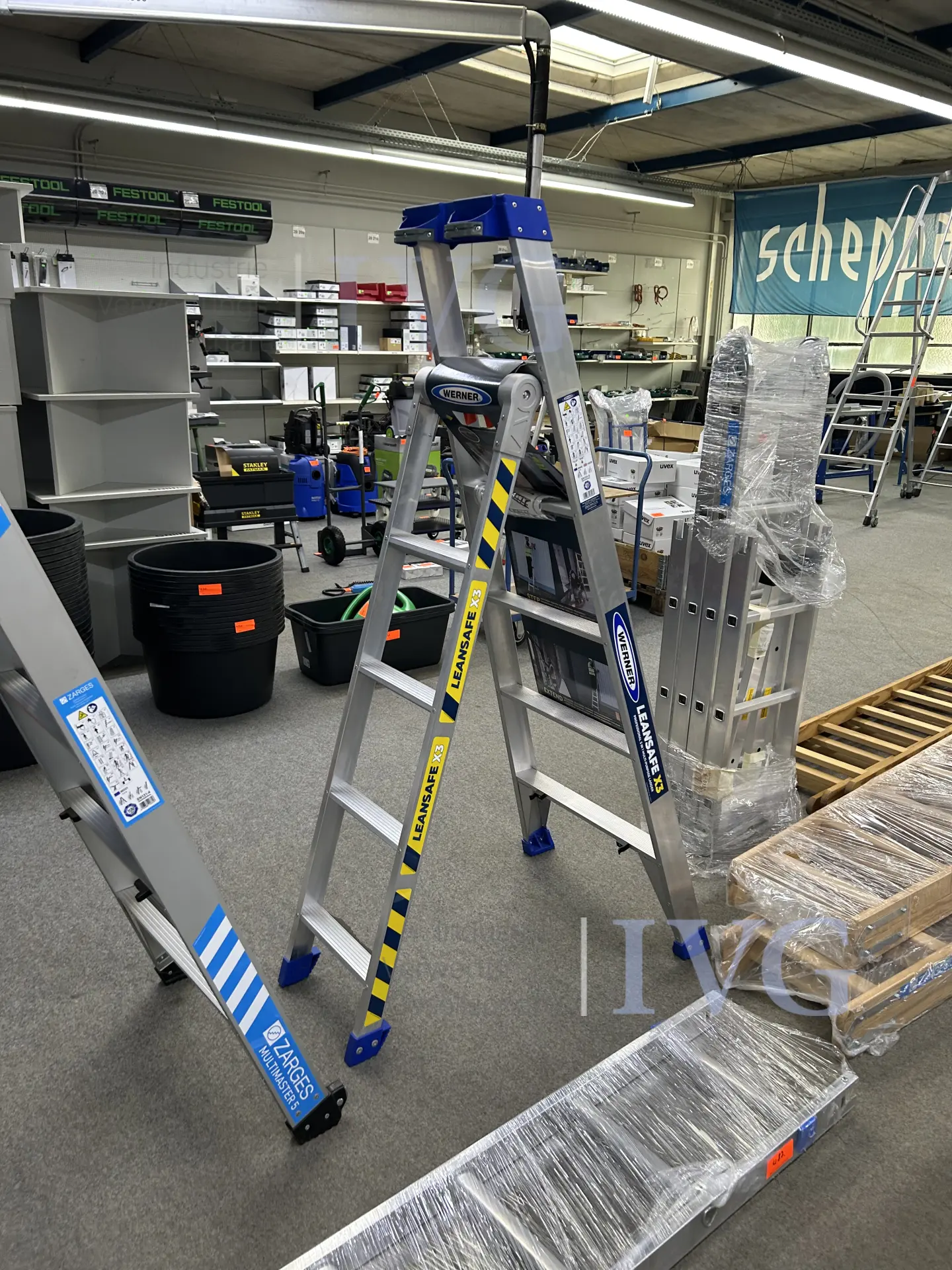 Alu-Stehleiter WERNER Leansafe X3 – foto 3 – kavel bij IVG, Bielefeld