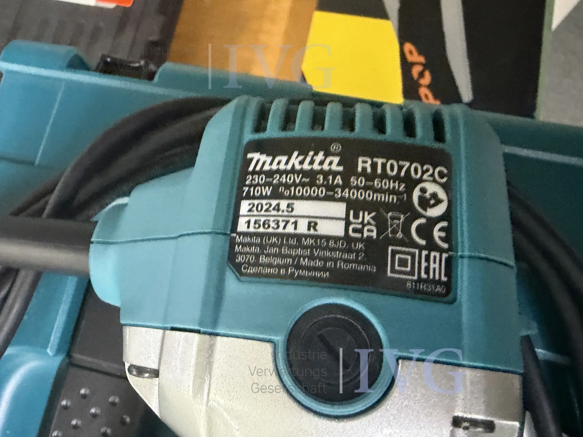 Oberfräse MAKITA RT0702C – foto 3 – kavel bij IVG, Bielefeld