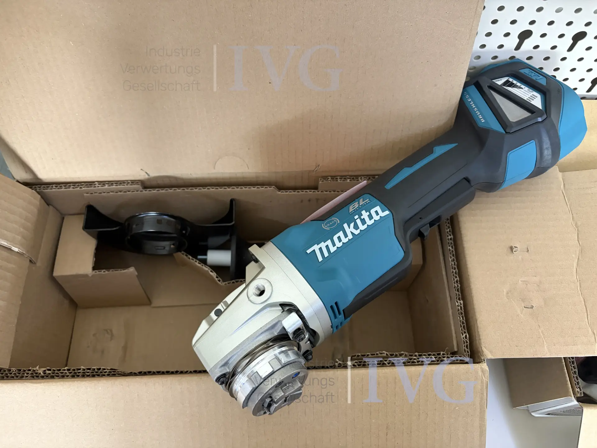 Akku-Winkelschleifer MAKITA DGA519 – foto 3 – kavel bij IVG, Bielefeld