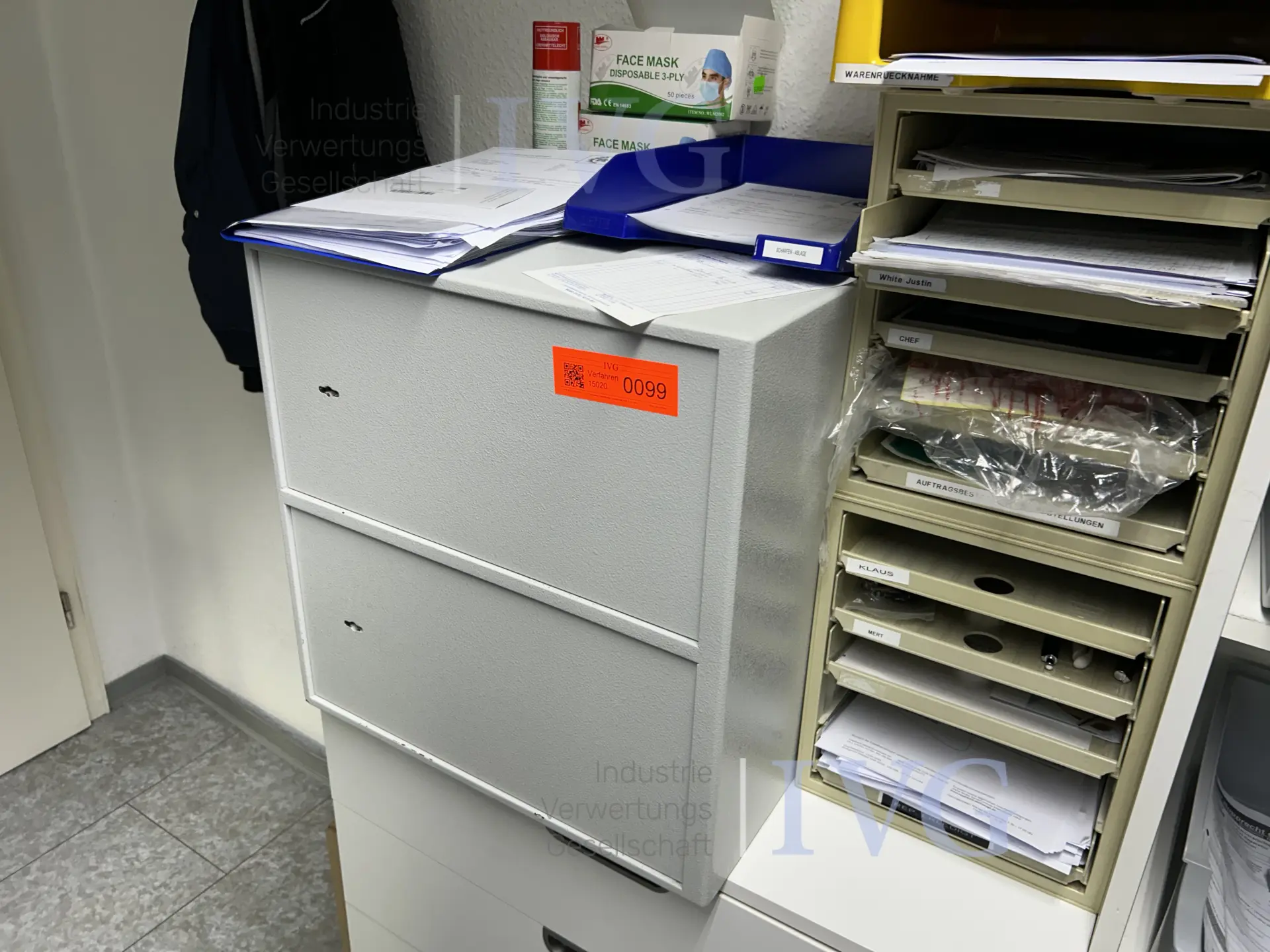 Tresor (weiß) – foto 3 – kavel bij IVG, Bielefeld