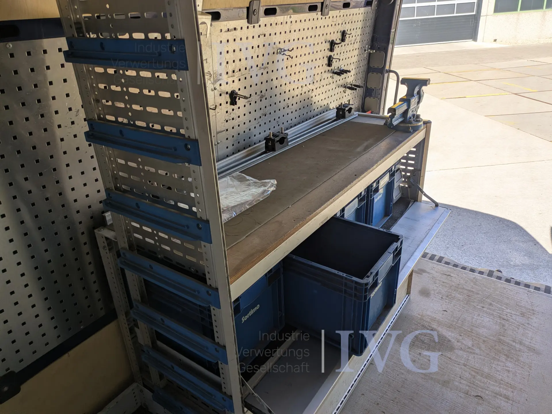 VW Crafter mit Regalsystem VW Crafter 2.0 – foto 23 – kavel bij IVG, Kalkar