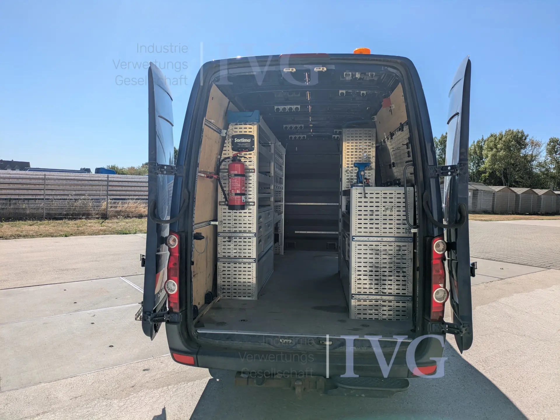 VW Crafter mit Regalsystem VW Crafter 2.0 – foto 18 – kavel bij IVG, Kalkar