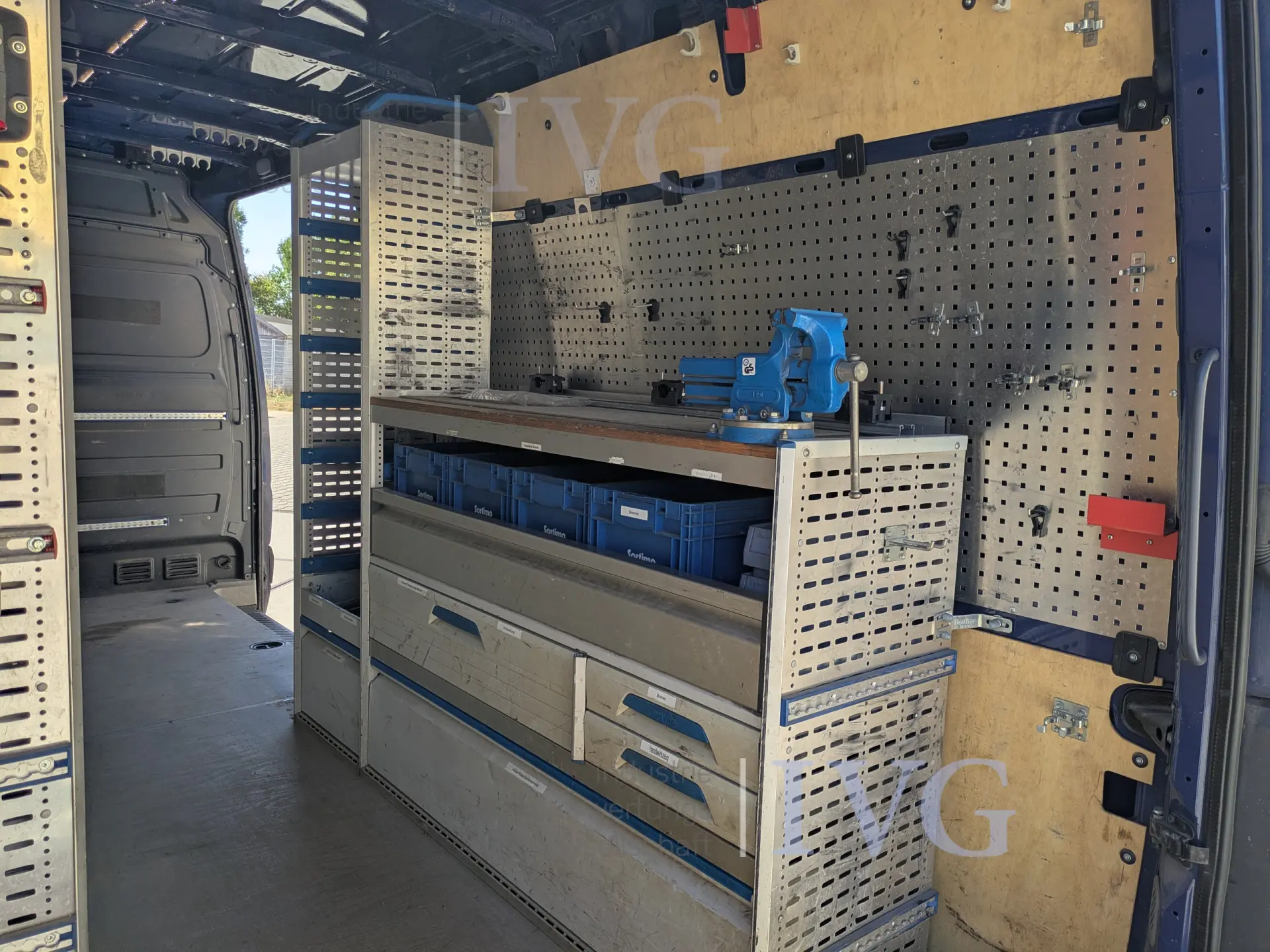 VW Crafter mit Regalsystem VW Crafter 2.0 – foto 19 – kavel bij IVG, Kalkar